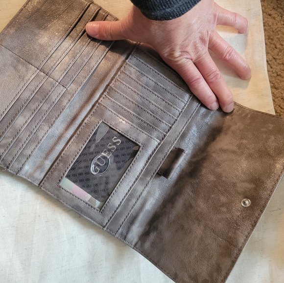 Guess Wallet - Picture 2 of 3
